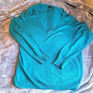 Womens teal color long sleeved V-neck business top in XL